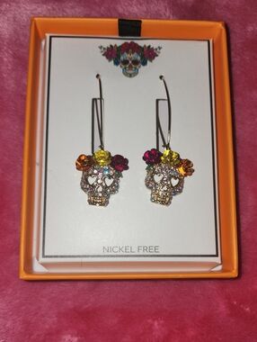 💀🏵NWB Crystal Sugar Skull Drop Earrings/ True To Form/ Day Of The Dead 💀🏵